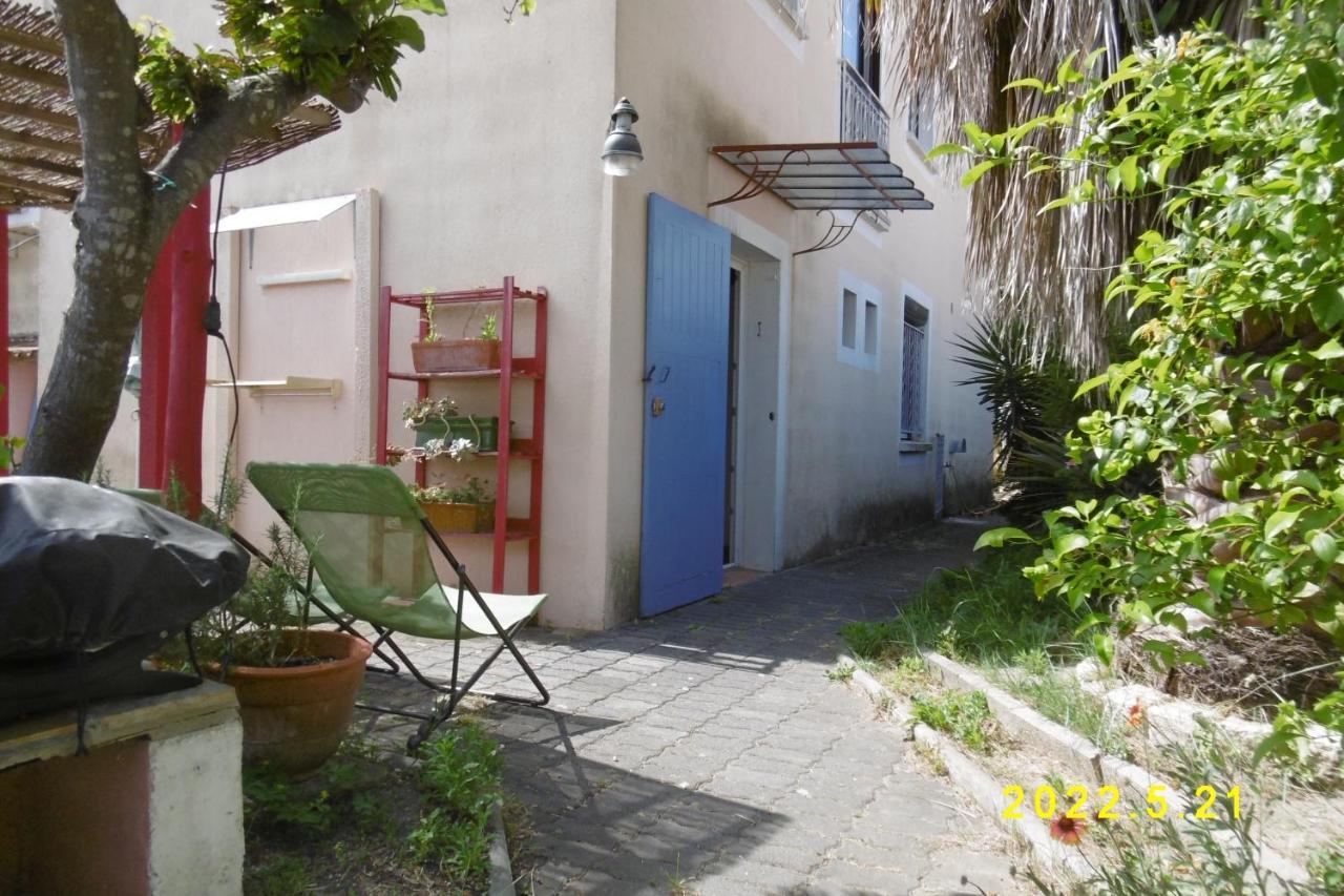 rez de chaussée studio climatisé dans villa Aigues-Mortes Extérieur photo