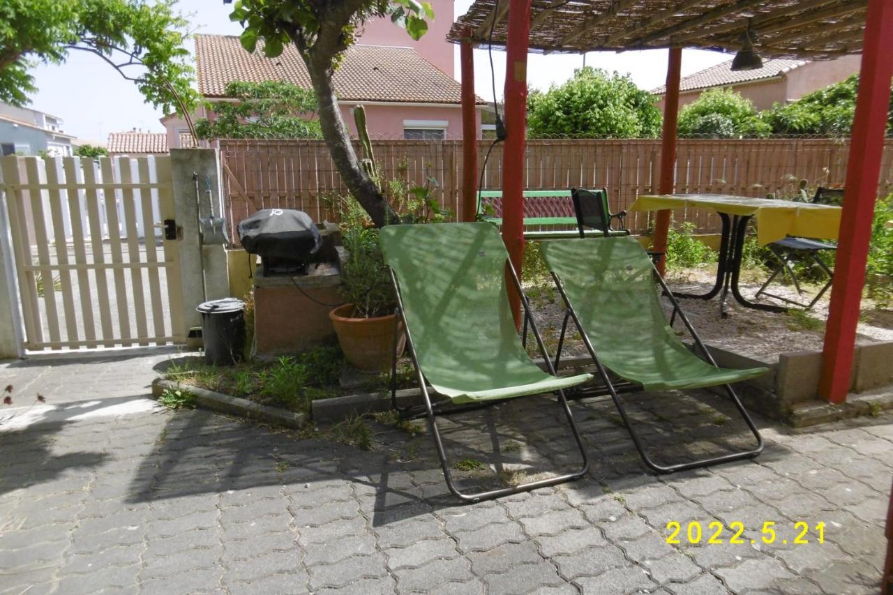 rez de chaussée studio climatisé dans villa Aigues-Mortes Extérieur photo