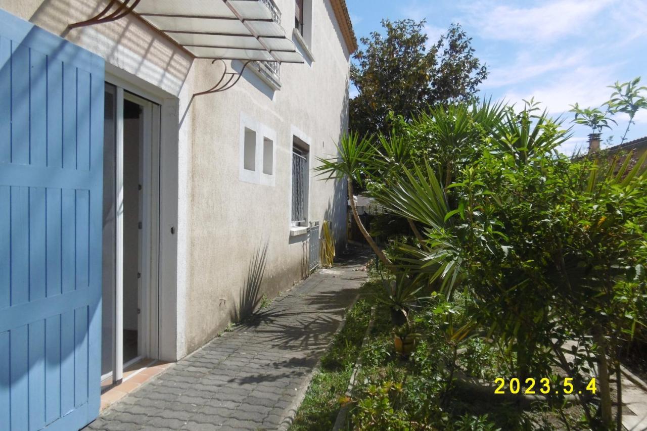 rez de chaussée studio climatisé dans villa Aigues-Mortes Extérieur photo