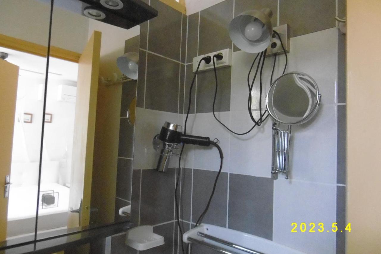 rez de chaussée studio climatisé dans villa Aigues-Mortes Extérieur photo