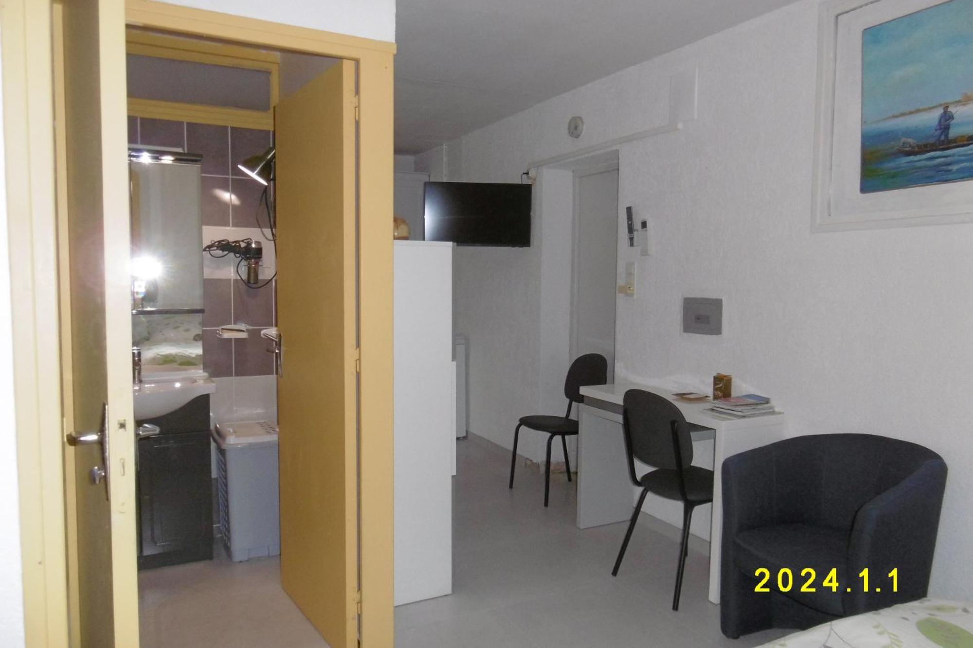 rez de chaussée studio climatisé dans villa Aigues-Mortes Extérieur photo